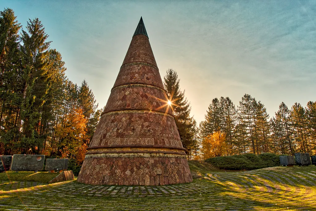 A photo of the "Freedom" obelisk, at the hill Jasikovac