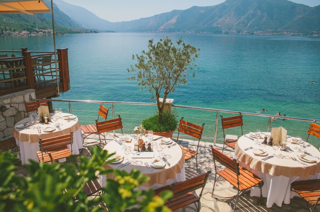 Casa del Mare - Amfora restaurant at Kotor's coast