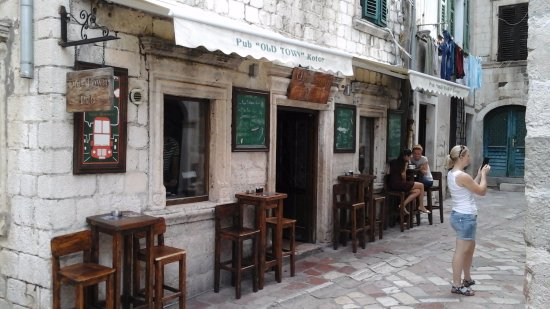 Pub “Old Town” best bars in Kotor