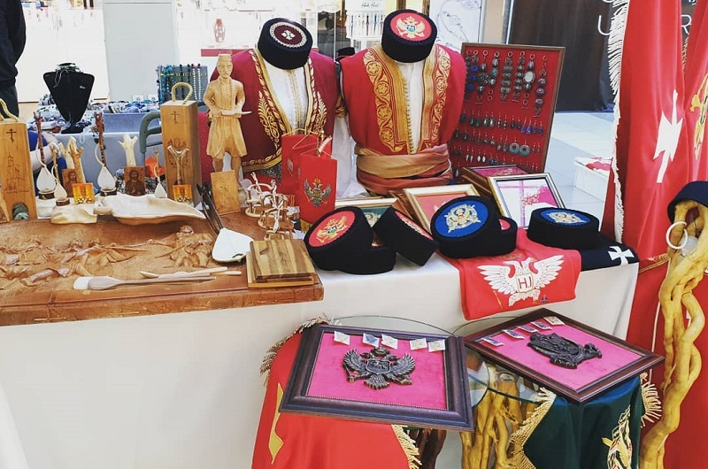 Traditional clothes as souvenir - Crnogorski Stradivari