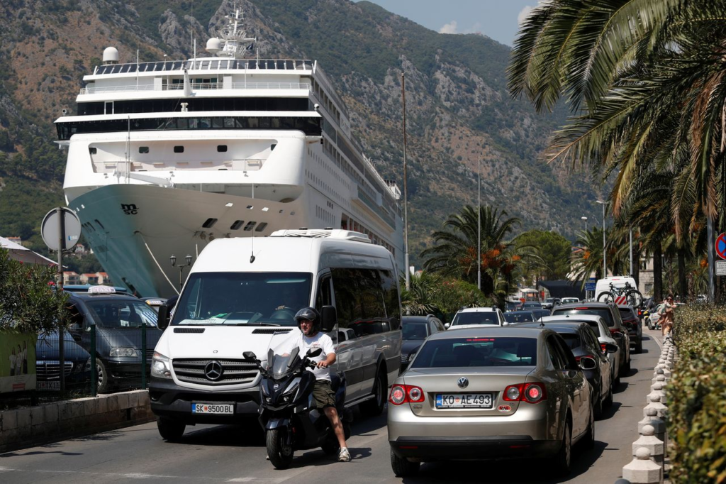 Traffic jam in Kotor - Stevo Vasiljevic